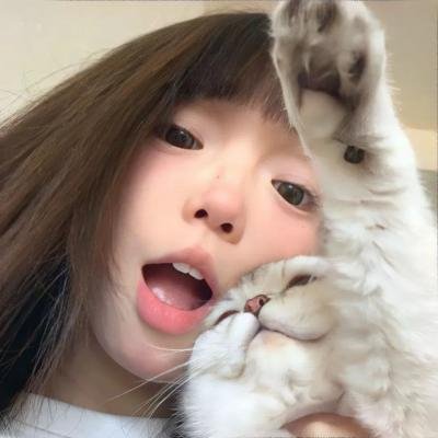 落在她身边